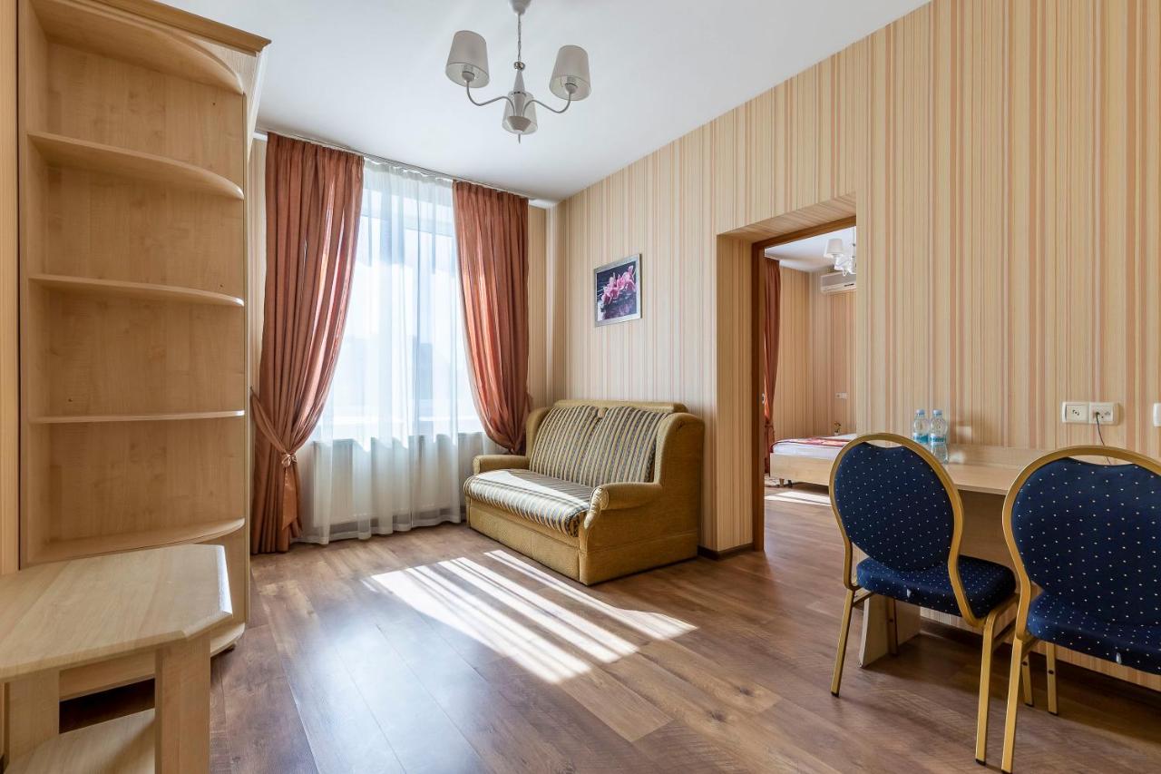 Гостиница Siesta Киев Sofiivska Borshchahivka Экстерьер фото