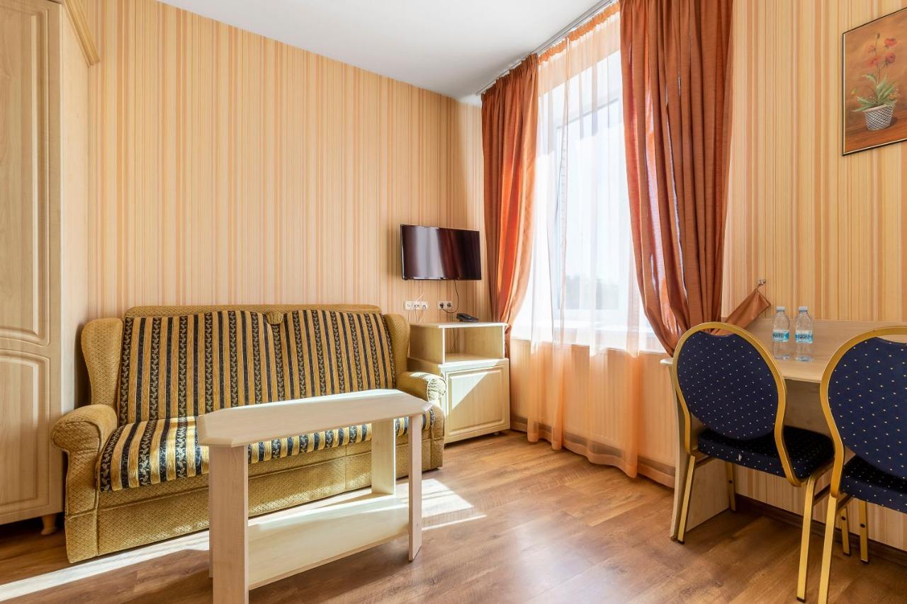 Гостиница Siesta Киев Sofiivska Borshchahivka Экстерьер фото