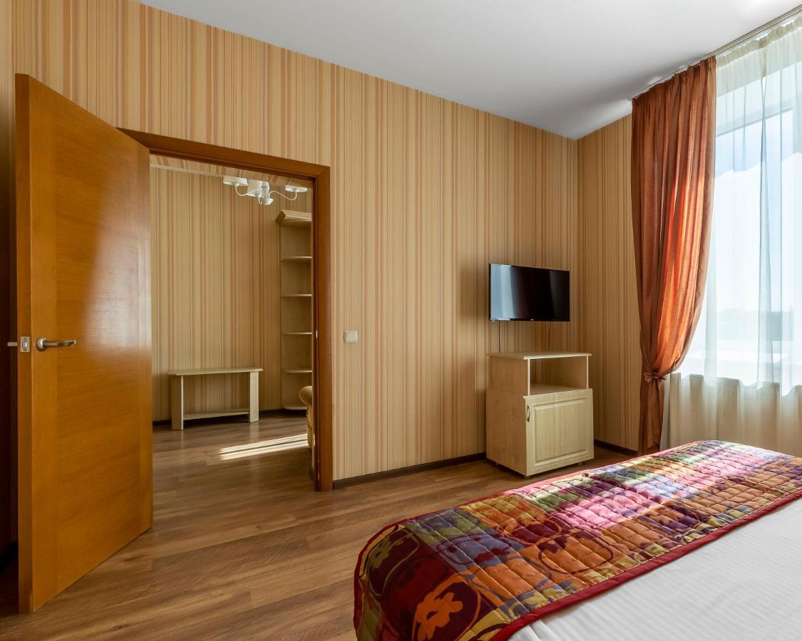 Гостиница Siesta Киев Sofiivska Borshchahivka Экстерьер фото